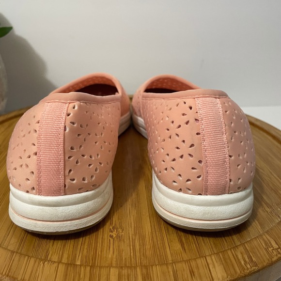 Clarks Cloudsteppers Coral Slip On Women’s 8.5 Cutout Comfort Loafer Normcore - Picture 4 of 9